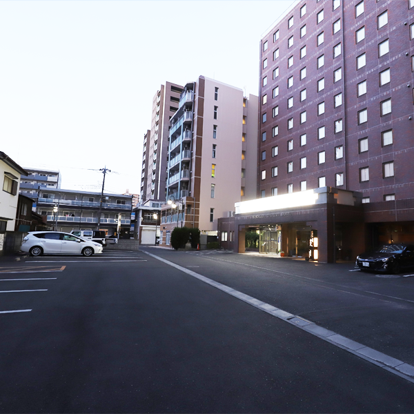 Parkinglot in front of main entrance